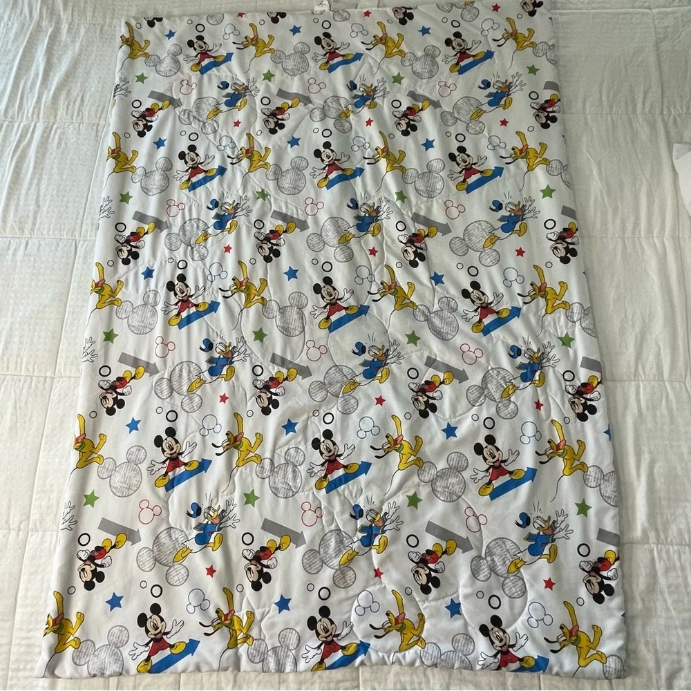 Disney Mickey and Friends Soft Toddler Comforter Lightweight ~56”L 42”W